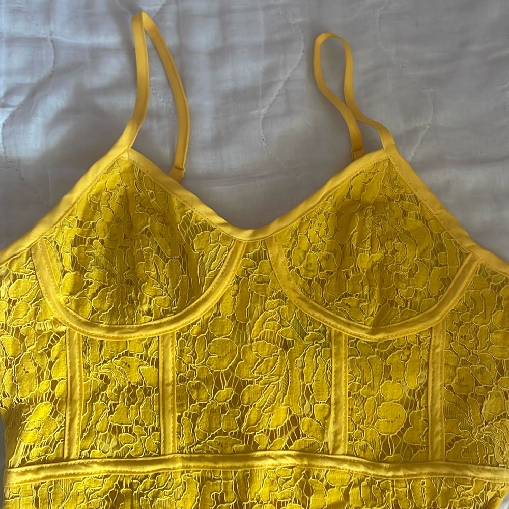 Lulus stunning gold lace bodycon dress in size small
